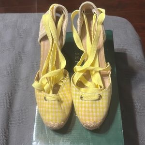Jeffrey Banks Size 8.5 yellow/white gingham heeled espadrilles w/ankle tie. EUC.